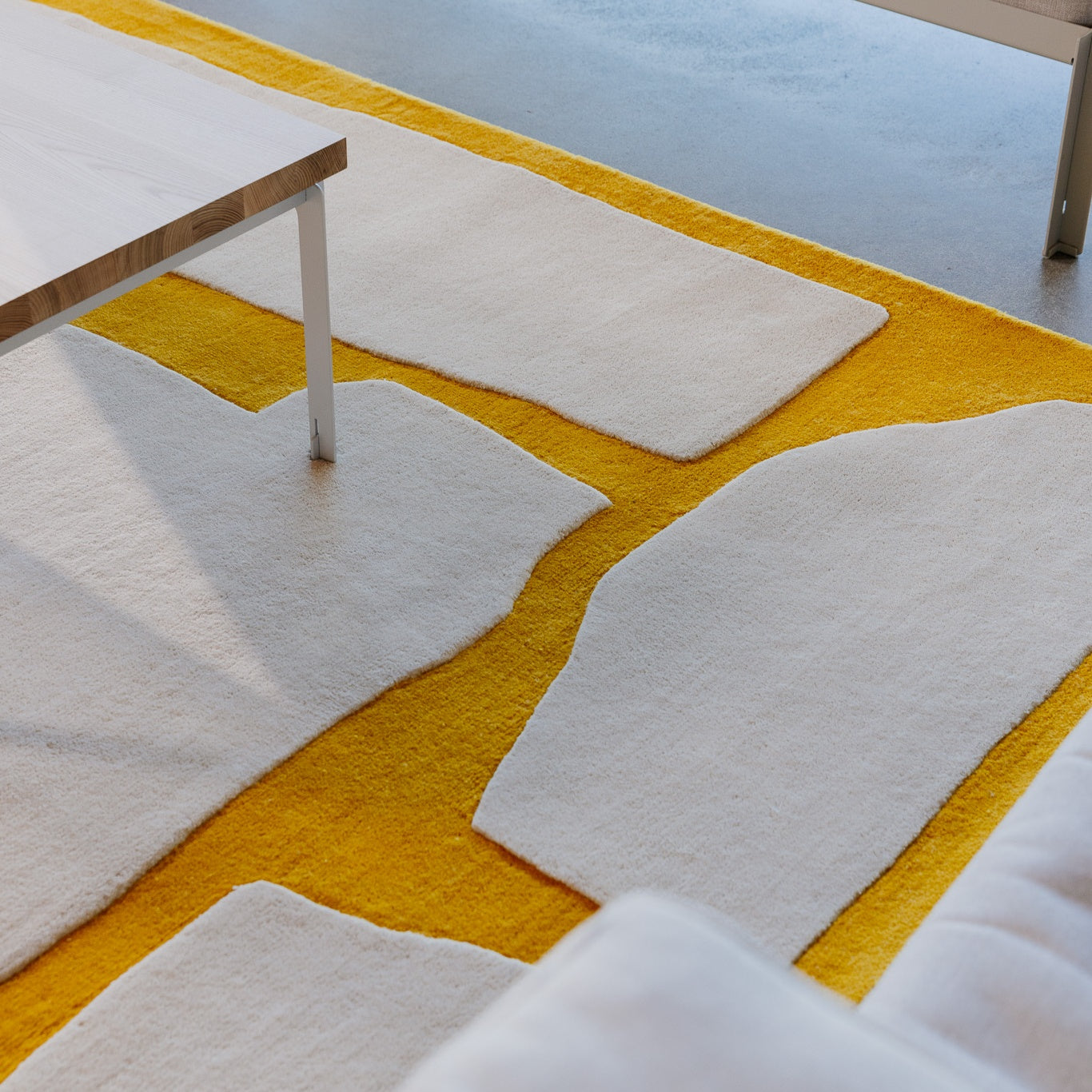Stone rug - Ivory & Amber